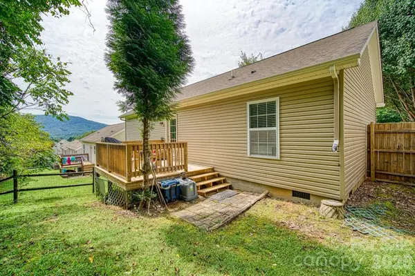 136 Newberry DR, Fletcher, NC 28732