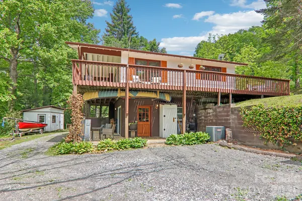 34 Lindsey Hill LN, Zirconia, NC 28790