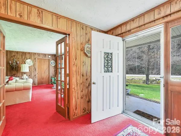7530 NC 208 HWY, Marshall, NC 28753