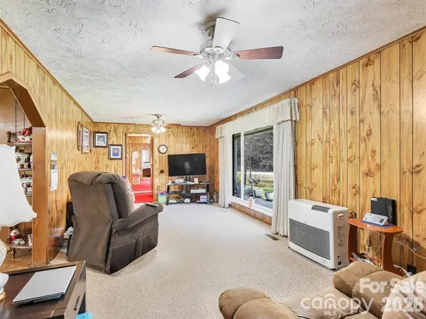 7530 NC 208 HWY, Marshall, NC 28753