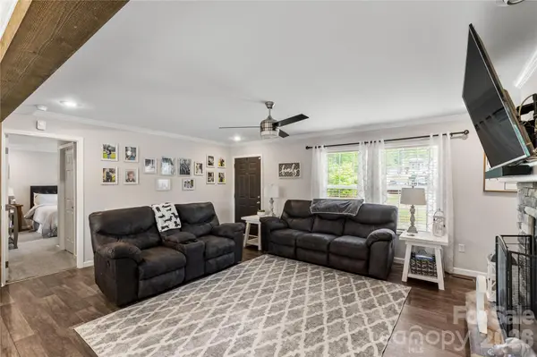 412 Mullinax CIR, Blacksburg, SC 29702