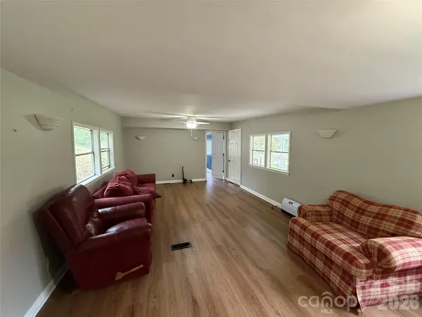 45 Overbrook DR, Saluda, NC 28773