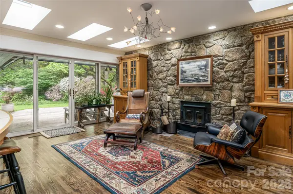18 Forest RD, Asheville, NC 28803