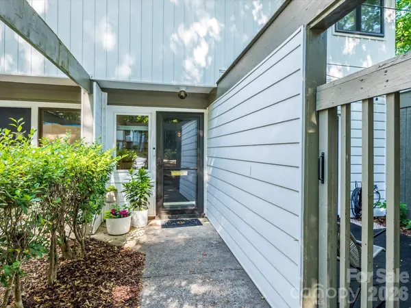 3738 Winding Creek LN, Charlotte, NC 28226