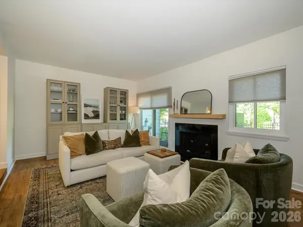 3738 Winding Creek LN, Charlotte, NC 28226