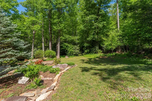 5 Crooked Tree LN, Black Mountain, NC 28711