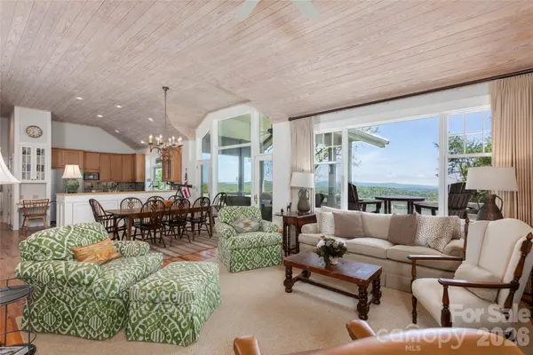 562 Panther Ridge RD, Lake Toxaway, NC 28747
