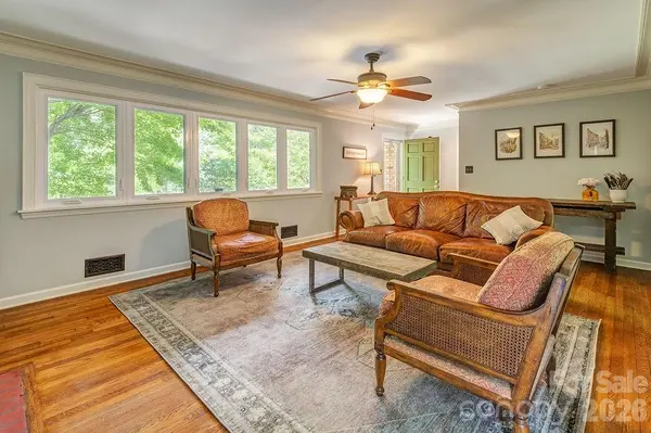 35 Dogwood RD, Asheville, NC 28804