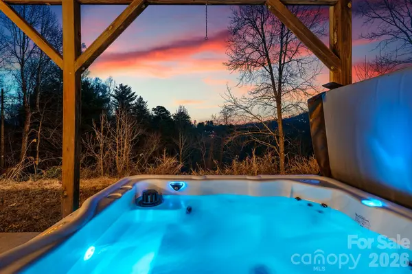36 Wineberry LN, Asheville, NC 28803