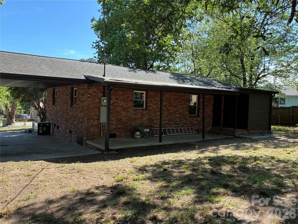 103 Sunset LN, Bessemer City, NC 28016