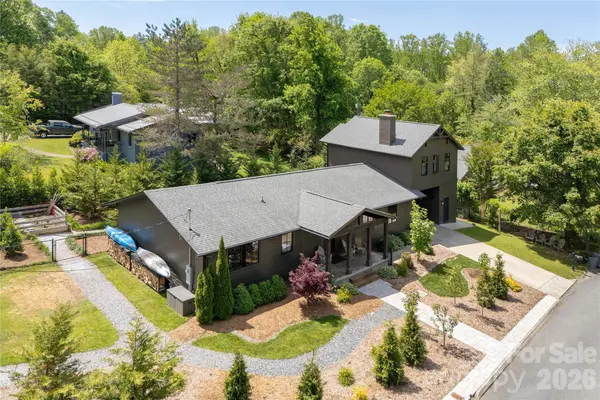17 Grove ST, Brevard, NC 28712