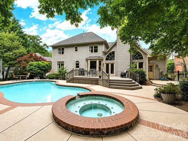 17405 Lynx Den CT, Davidson, NC 28036