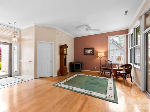 29 Tisha LN, Hendersonville, NC 28739