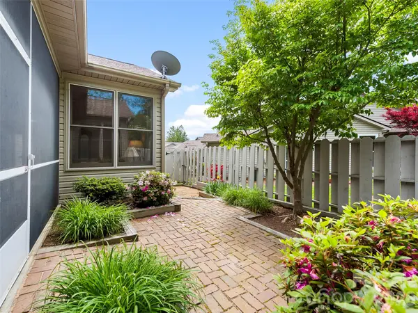 29 Tisha LN, Hendersonville, NC 28739