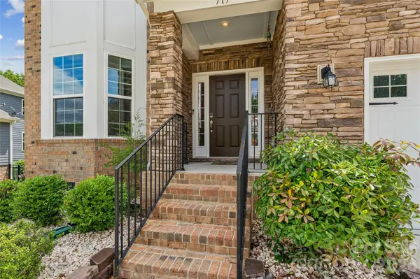 717 Laurel Oaks CT, Fort Mill, SC 29715