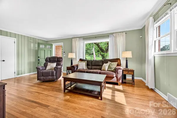 204 Oak Grove RD, East Flat Rock, NC 28726