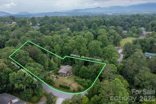 132 E Whisperwood CIR, Hendersonville, NC 28791