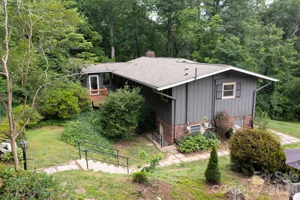 132 E Whisperwood CIR, Hendersonville, NC 28791