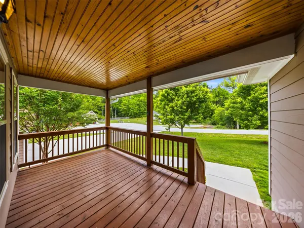 235 Hidden Knoll DR, Hendersonville, NC 28792