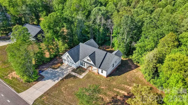 1182 Cape Hickory RD, Hickory, NC 28601