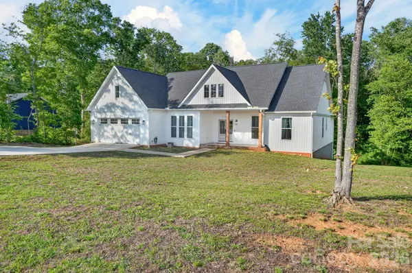 1182 Cape Hickory RD, Hickory, NC 28601