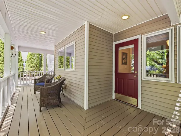 119 Carriage Walk LN, Hendersonville, NC 28791