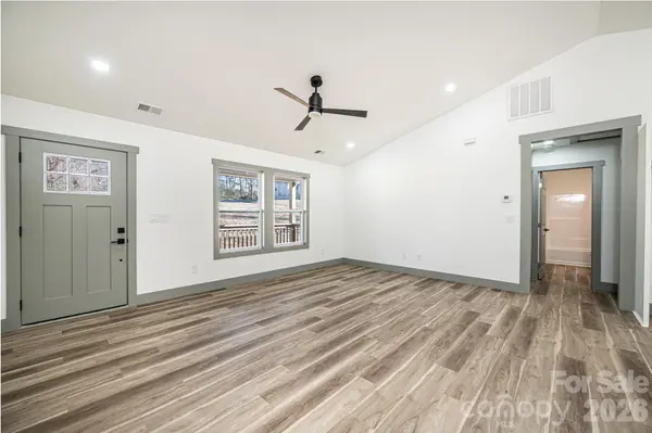 2020 Bailey DR, Hickory, NC 28601