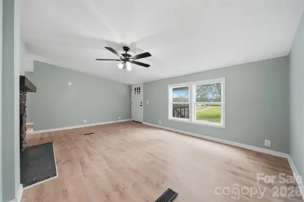 2295 Amy CT, Lenoir, NC 28645