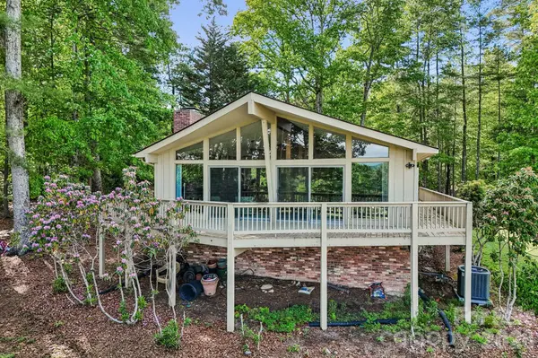 3 Greenbriar Woods CIR, Etowah, NC 28729
