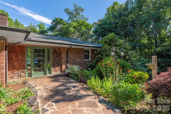 35 McKinney RD, Asheville, NC 28805