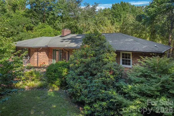 35 McKinney RD, Asheville, NC 28805