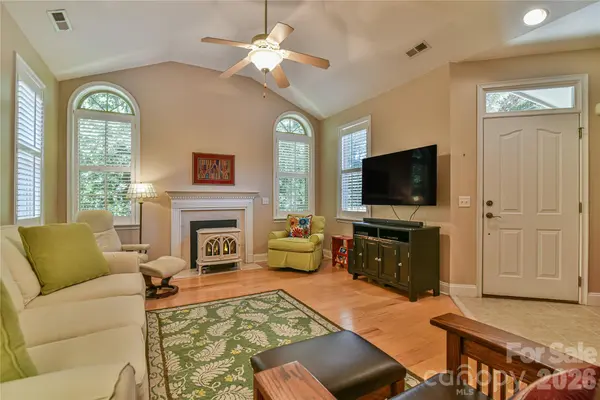 11 Outlook CIR, Swannanoa, NC 28778