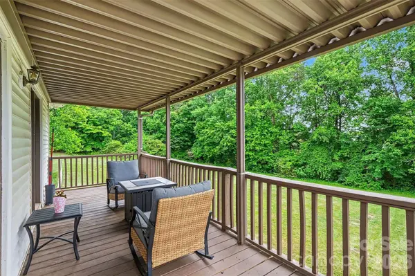 2960 Lavina LN, Claremont, NC 28610