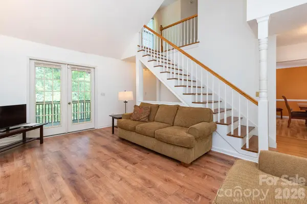 757 Zelda CT, Hendersonville, NC 28792