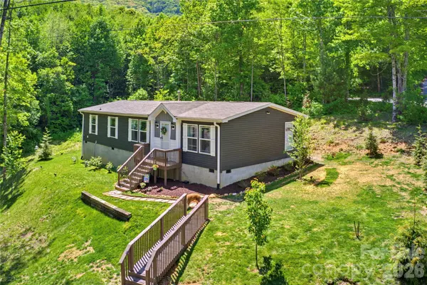 1205 Saunook RD, Waynesville, NC 28786
