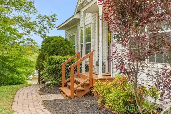 233 Thompson Cove RD, Clyde, NC 28721