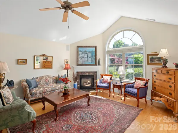 58 Mountain Meadow CIR, Weaverville, NC 28787
