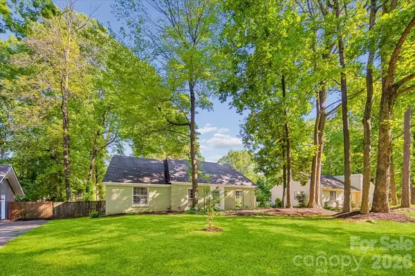 1005 Pinafore DR, Charlotte, NC 28212