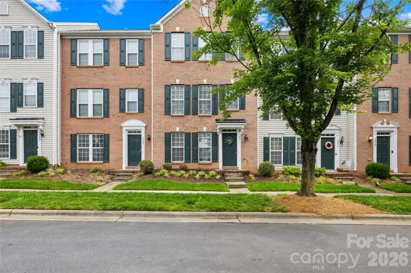 15711 King Louis CT, Charlotte, NC 28277