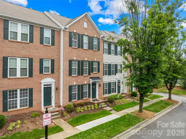 15711 King Louis CT, Charlotte, NC 28277