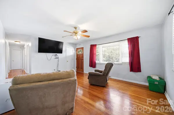207 Starview LN, Dallas, NC 28034
