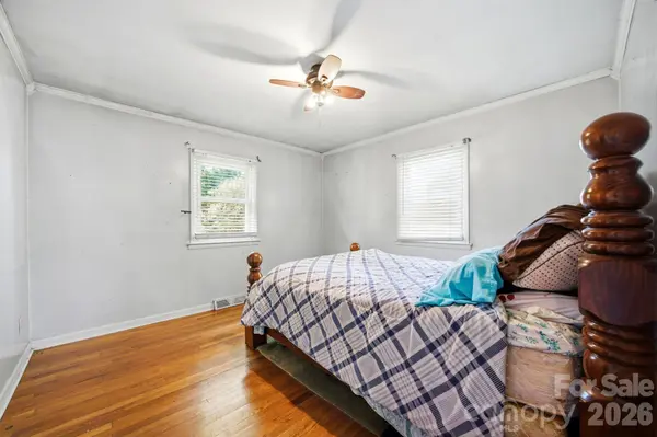 207 Starview LN, Dallas, NC 28034