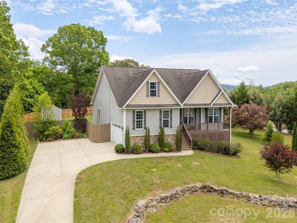 132 Beck Creek CIR, Flat Rock, NC 28731