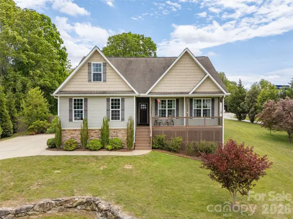 132 Beck Creek CIR, Flat Rock, NC 28731