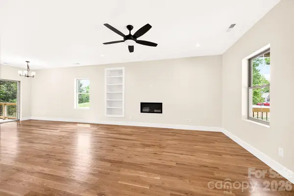 76 Jonestown RD, Asheville, NC 28804