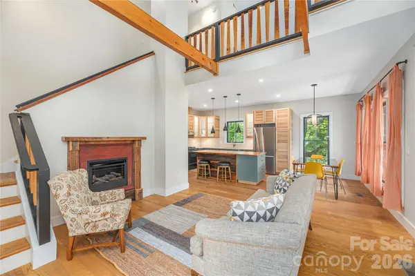 5 Grove ST, Weaverville, NC 28787