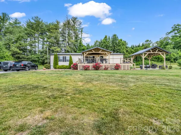 219 Jackson Loop RD, Flat Rock, NC 28731