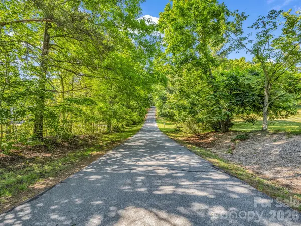 9999 Sedgewood CT, Fairview, NC 28730