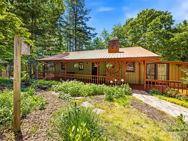 200 River Ridge DR, Burnsville, NC 28714