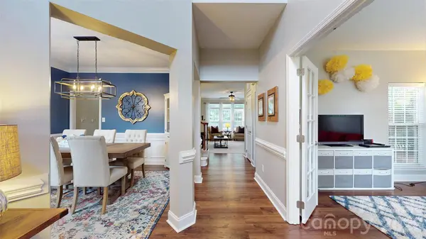 12301 Silveroak LN, Charlotte, NC 28277